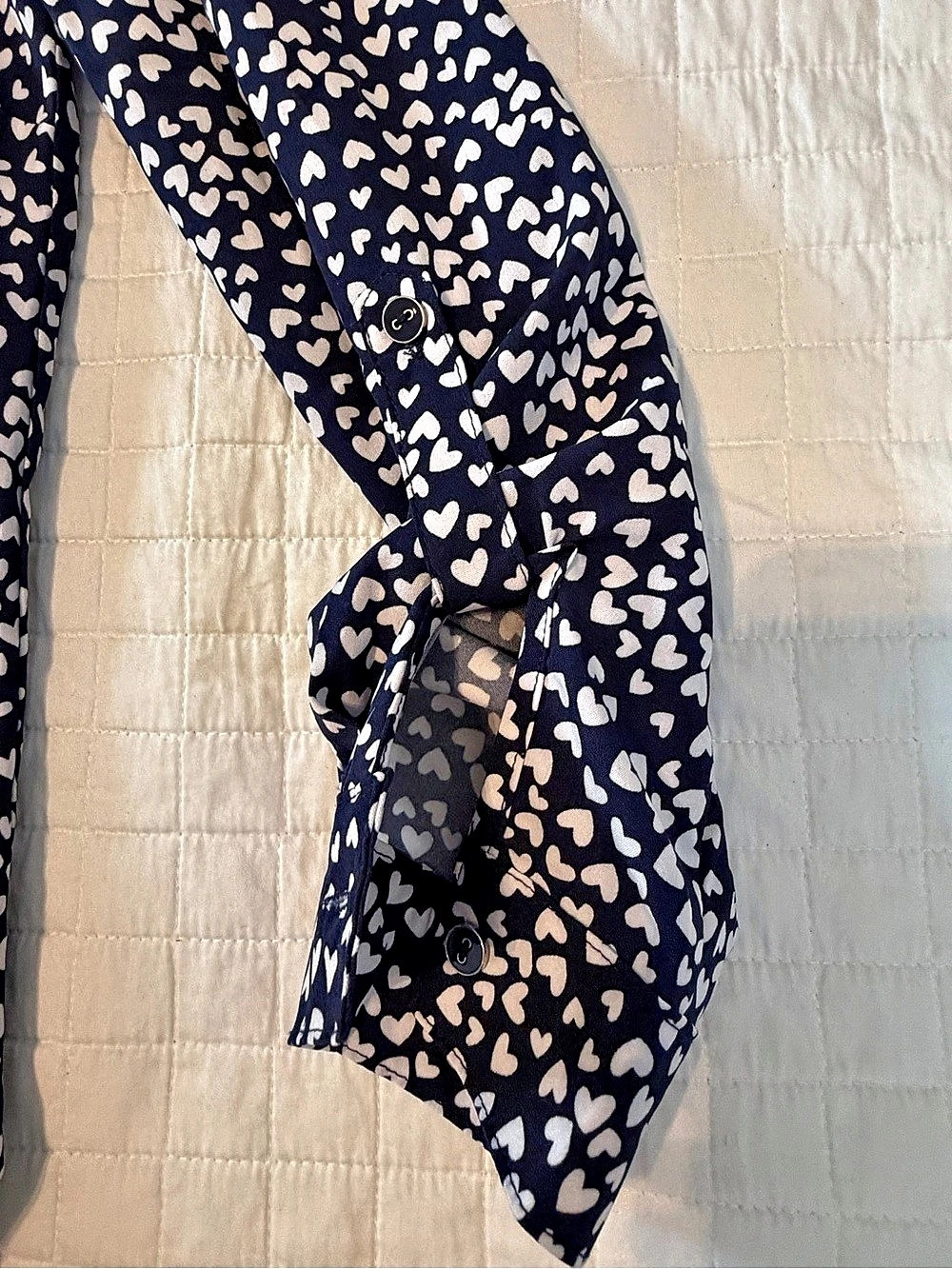 Adrienne Vittadini Heart Print Button Down Shirt in Blue & white Like New - Picture 9 of 11
